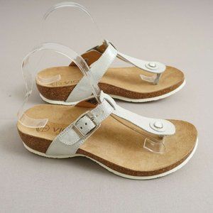 Vionic Womens 44 Mary Sandals Thong T Strap Flip Flop Silver Glitter Leather 6M